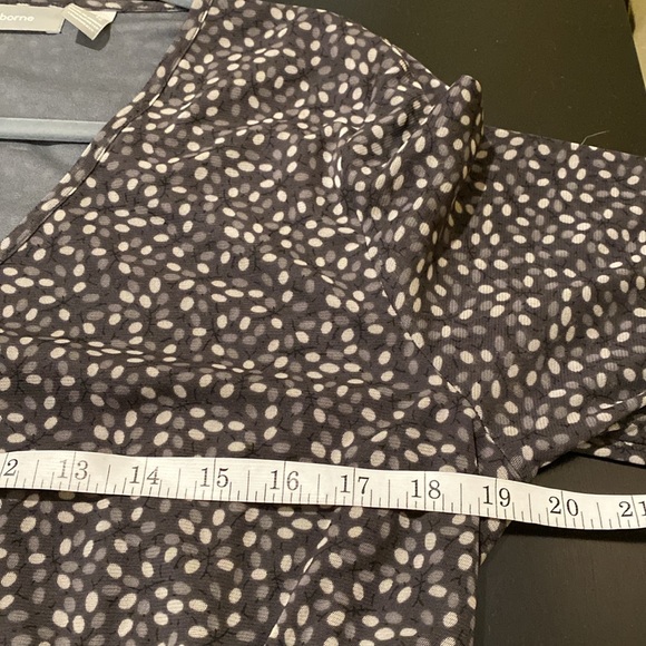 Liz Claiborne v Neck Printed Gray Top XL - Picture 6 of 9